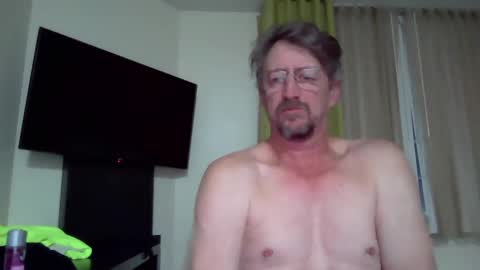 Snapshot of mrcumstain chatting on March 4, 4:49 am mrcumstain online show from March 4, 4:49 am