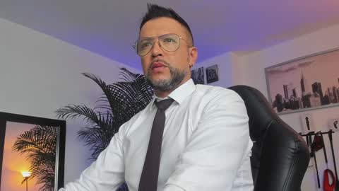 Snapshot of mrfrank_tattoo chatting on January 28, 12:43 pm MrFrank. online show from January 28, 12:43 pm