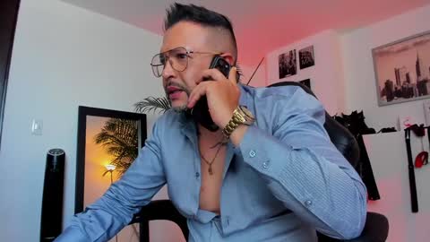 Snapshot of mrfrank_tattoo chatting on December 18, 3:22 pm MrFrank. online show from December 18, 3:22 pm
