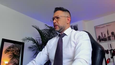 Snapshot of mrfrank_tattoo chatting on January 19, 1:44 pm MrFrank. online show from January 19, 1:44 pm