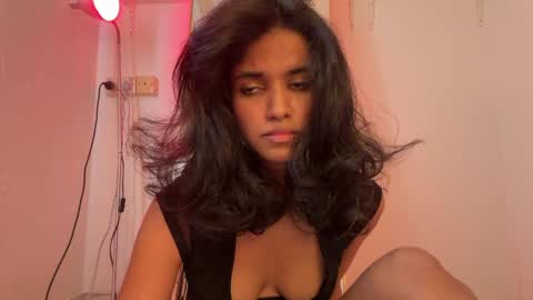 mriea_ online show from June 3, 3:42 am
