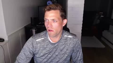 Snapshot of mrkenridge chatting on October 24, 3:18 am mrkenridge online show from October 24, 3:18 am