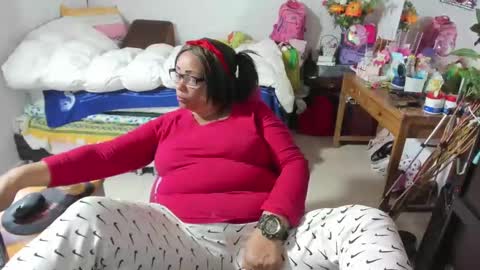 Snapshot of mrs_mommy chatting on October 1, 11:36 pm mrs_mommy online show from October 1, 11:36 pm