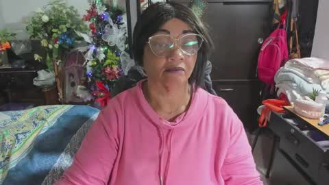 mrs_mommy online show from December 17, 11:33 pm