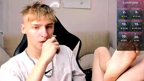 Snapshot of mrsexycum4u chatting on October 17, 10:58 pm Adam online show from October 17, 10:58 pm
