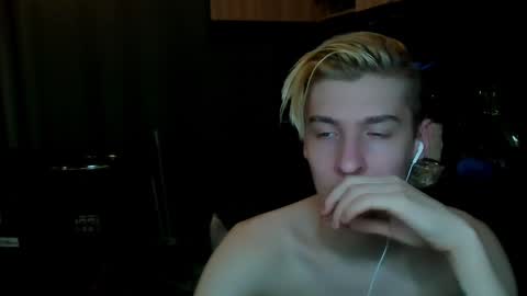 Snapshot of mrsexycum4u chatting on March 12, 12:31 am Adam online show from March 12, 12:31 am