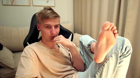 Snapshot of mrsexycum4u chatting on September 27, 9:01 pm Adam online show from September 27, 9:01 pm