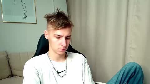 Snapshot of mrsexycum4u chatting on October 15, 11:48 pm Adam online show from October 15, 11:48 pm