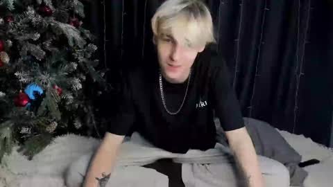 Snapshot of mrsexycum4u chatting on February 2, 11:18 am Adam online show from February 2, 11:18 am