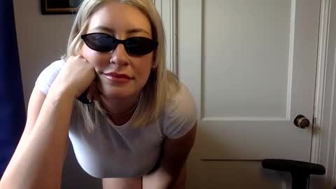 MrsPrissXO online show from May 6, 1:50 pm