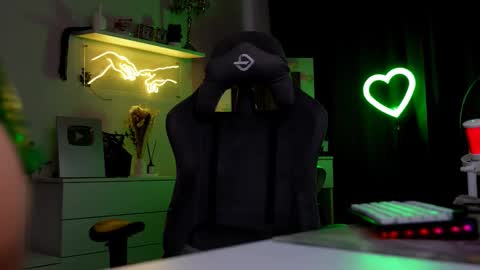 Snapshot of mrstenderbeast chatting on September 21, 3:27 pm YOUR OWNER online show from September 21, 3:27 pm