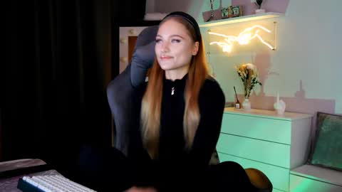 Snapshot of mrstenderbeast chatting on February 22, 9:26 pm YOUR OWNER online show from February 22, 9:26 pm