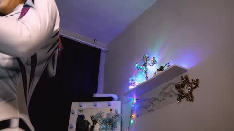 Snapshot of mrstenderbeast chatting on January 4, 11:17 pm YOUR OWNER online show from January 4, 11:17 pm