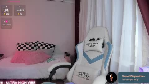 Snapshot of ms_allison chatting on March 9, 9:03 pm Allison online show from March 9, 9:03 pm