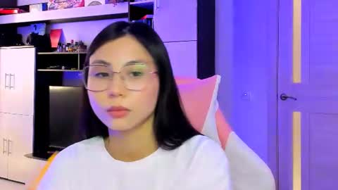 ms_emily_ online show from June 20, 10:43 am