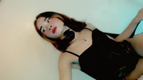 mscherry_ online show from May 3, 11:05 am