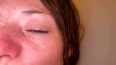 msfreckles92 online show from May 3, 5:13 am