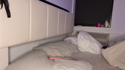 mskitty000 online show from February 16, 7:06 am