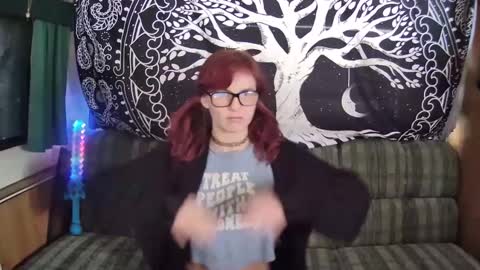 Mallow online show from December 6, 6:00 pm