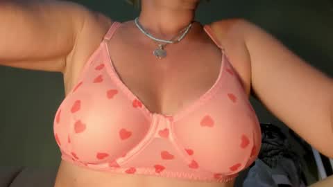 Snapshot of mspurrfectlove chatting on March 6, 1:48 am MsPurrfectLove online show from March 6, 1:48 am