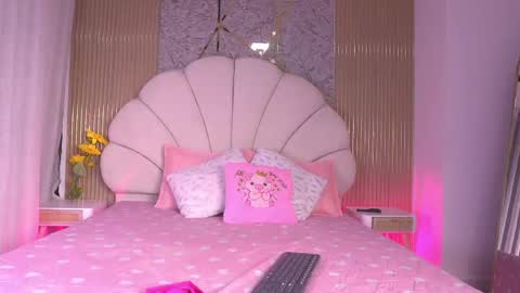 Manuela  online show from May 13, 3:05 am