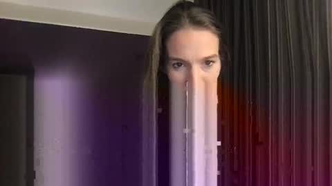 Tara Jane online show from December 3, 2:18 pm