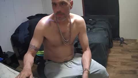 Muffdiver online show from April 18, 7:07 pm