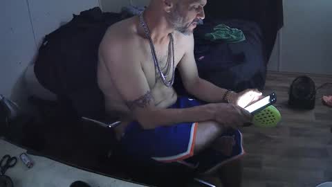 Muffdiver online show from May 27, 12:50 am