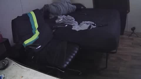 Muffdiver online show from April 3, 8:21 am