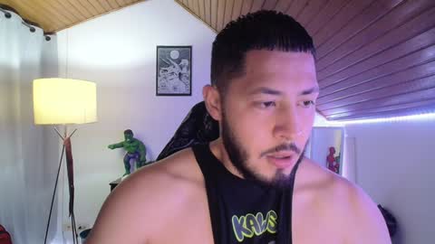Snapshot of muscle_cock32 chatting on January 11, 10:40 am David Big online show from January 11, 10:40 am