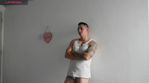 muscle_king_cum online show from April 14, 3:48 pm