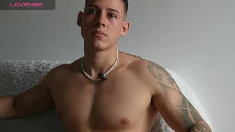 muscle_king_cum online show from May 20, 2:45 pm