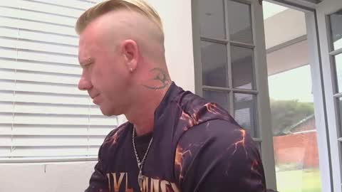 muscledaddy69s online show from May 5, 11:49 am