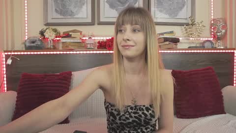 Luna  online show from April 6, 5:58 pm