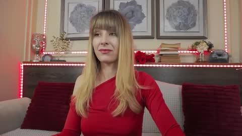 Luna  online show from April 1, 7:22 pm