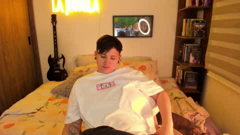 Snapshot of musicayluna chatting on October 15, 1:09 am VALENTINA Luna online show from October 15, 1:09 am