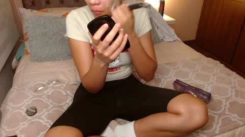 Snapshot of musicayluna chatting on February 8, 9:35 am VALENTINA Luna online show from February 8, 9:35 am