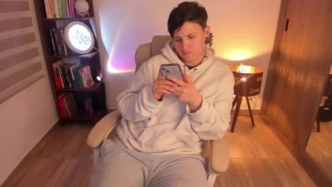 Snapshot of musicayluna chatting on February 25, 4:57 am VALENTINA Luna online show from February 25, 4:57 am