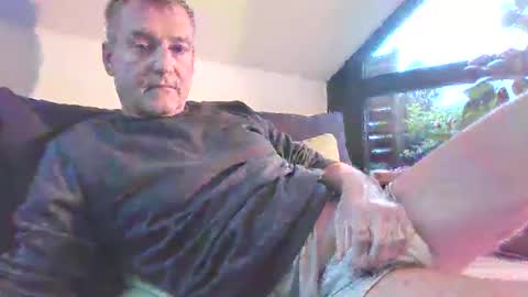 Snapshot of muskauer chatting on October 14, 5:32 am nobuddy online show from October 14, 5:32 am