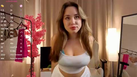 Snapshot of mustical_muse chatting on October 5, 9:22 pm Nika online show from October 5, 9:22 pm