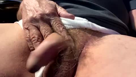 Snapshot of mutualjerk chatting on December 11, 3:26 pm bighead mature oldcock love hairy pussy C2C married..hairy women more than welcome. Tips not required but appreciated online show from December 11, 3:26 pm