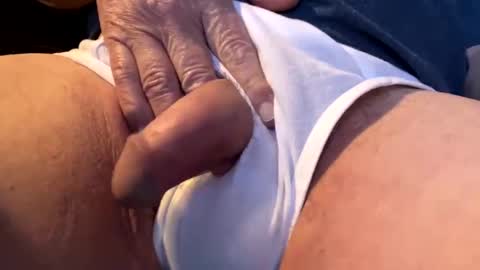 Snapshot of mutualjerk chatting on March 7, 3:18 pm bighead mature oldcock love hairy pussy C2C married..hairy women more than welcome. Tips not required but appreciated online show from March 7, 3:18 pm