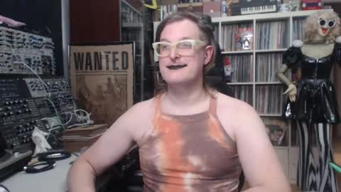 Muziknerd online show from April 14, 4:27 am