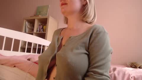 Hannah  welcome  online show from September 15, 2:29 pm