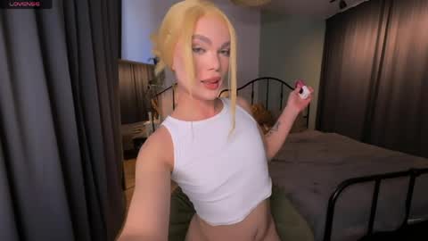 Sandra Muse online show from April 8, 11:35 am