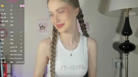 chloe online show from May 23, 8:27 pm