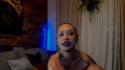 Lola online show from December 13, 10:05 pm