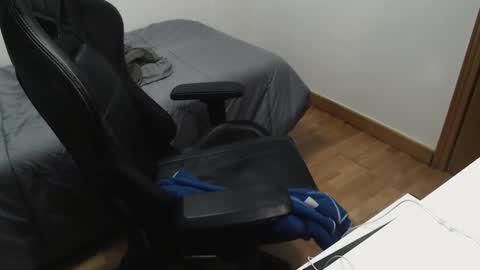 Snapshot of myhairymacho chatting on January 8, 11:21 am Juan  OF  myhairymacho online show from January 8, 11:21 am