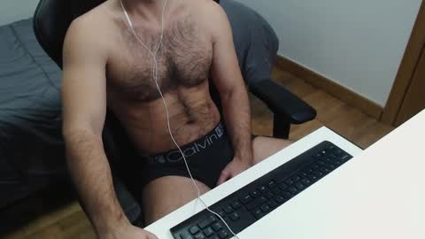 Snapshot of myhairymacho chatting on January 7, 4:39 am Juan  OF  myhairymacho online show from January 7, 4:39 am