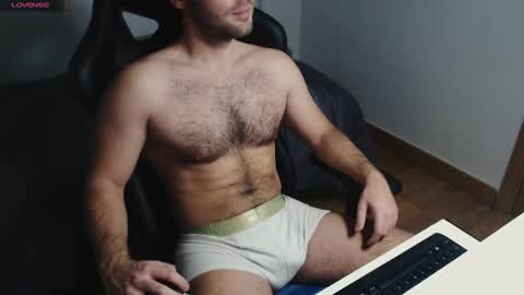 Snapshot of myhairymacho chatting on February 28, 12:52 pm Juan  OF  myhairymacho online show from February 28, 12:52 pm